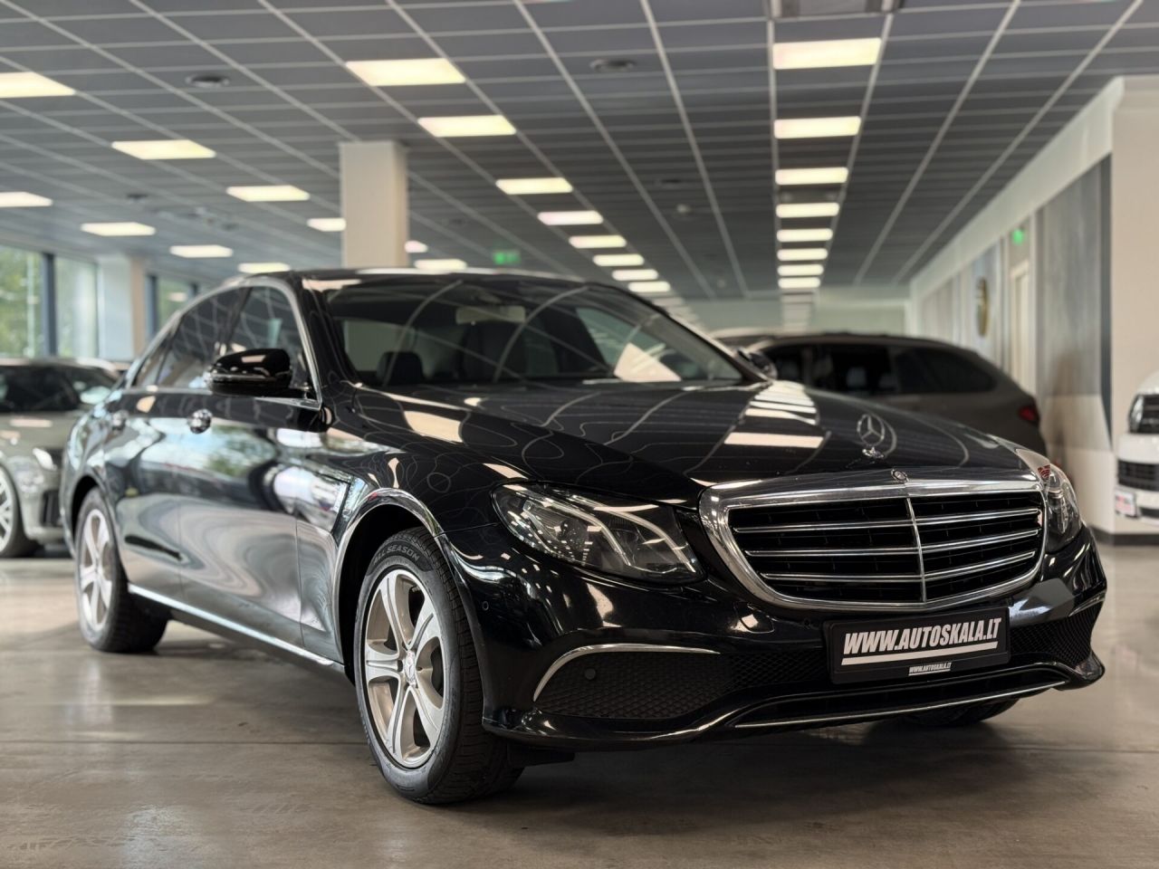 Mercedes-Benz E220 | 1