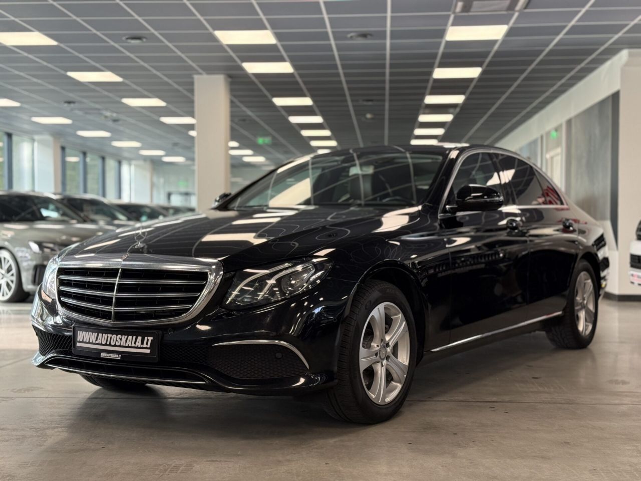Mercedes-Benz E220, 2.0 l., sedanas