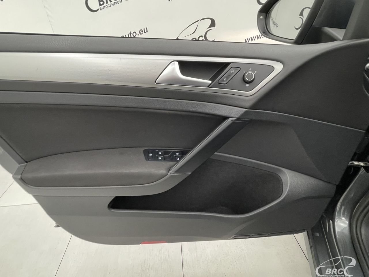Volkswagen Golf | 35
