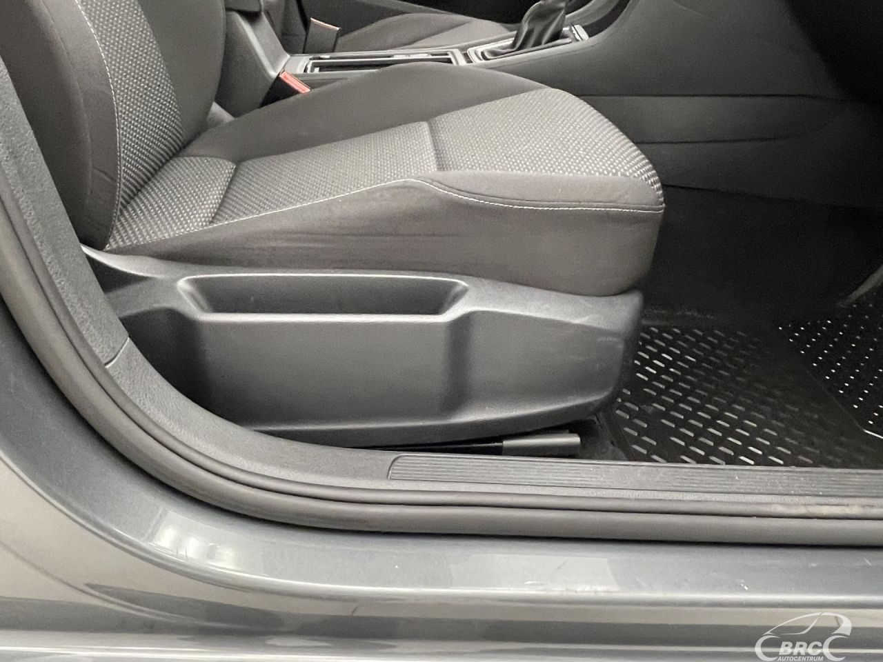 Volkswagen Golf | 10