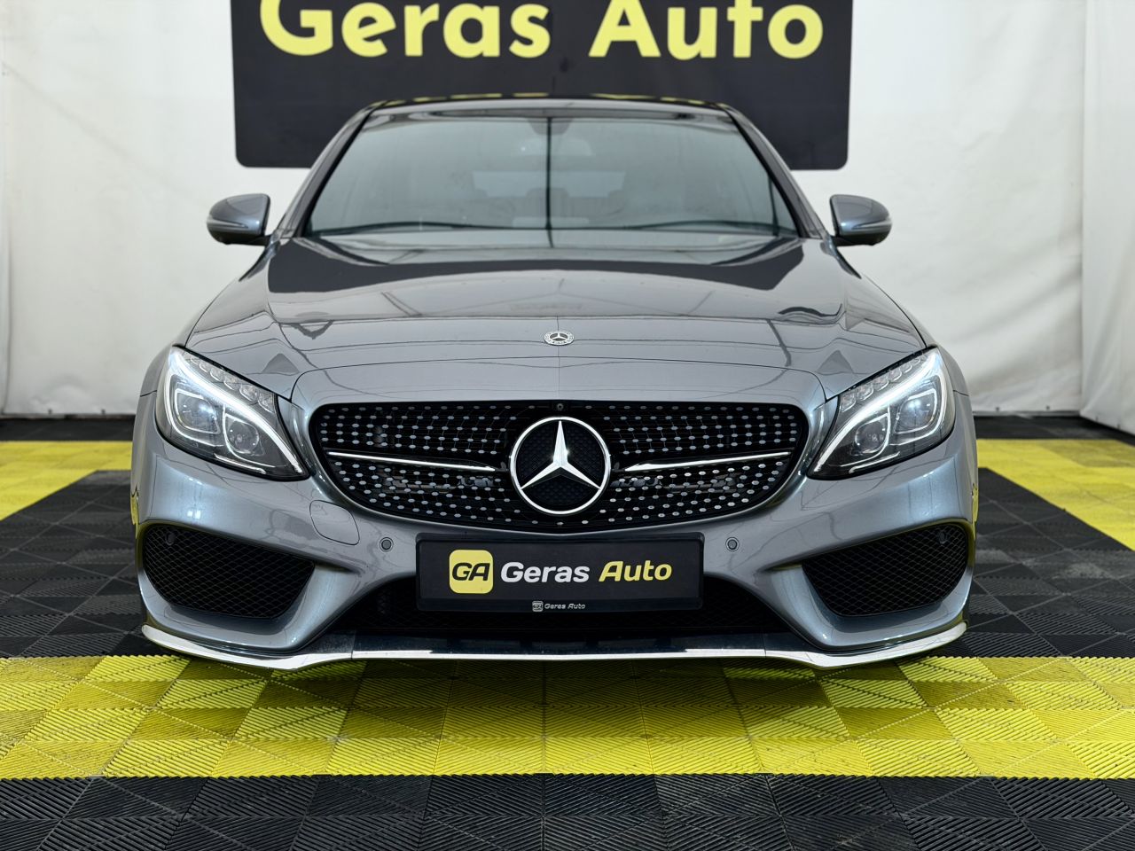 Mercedes-Benz C200 | 1