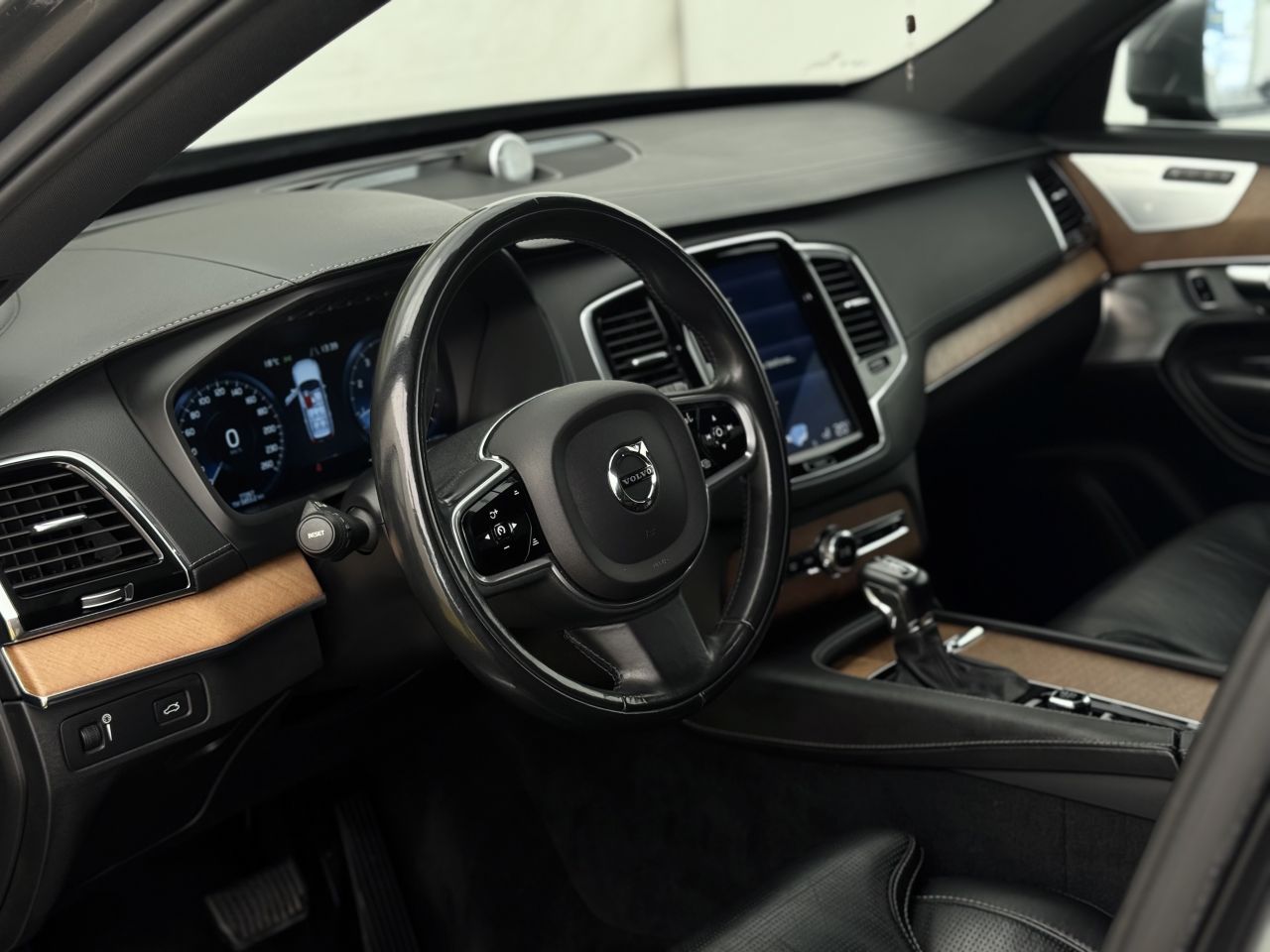 Volvo XC90 | 8