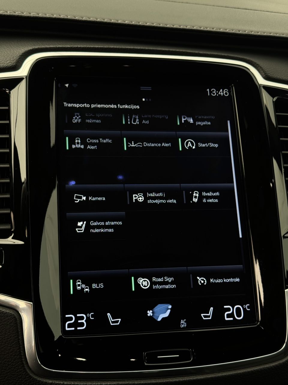 Volvo XC90 | 23