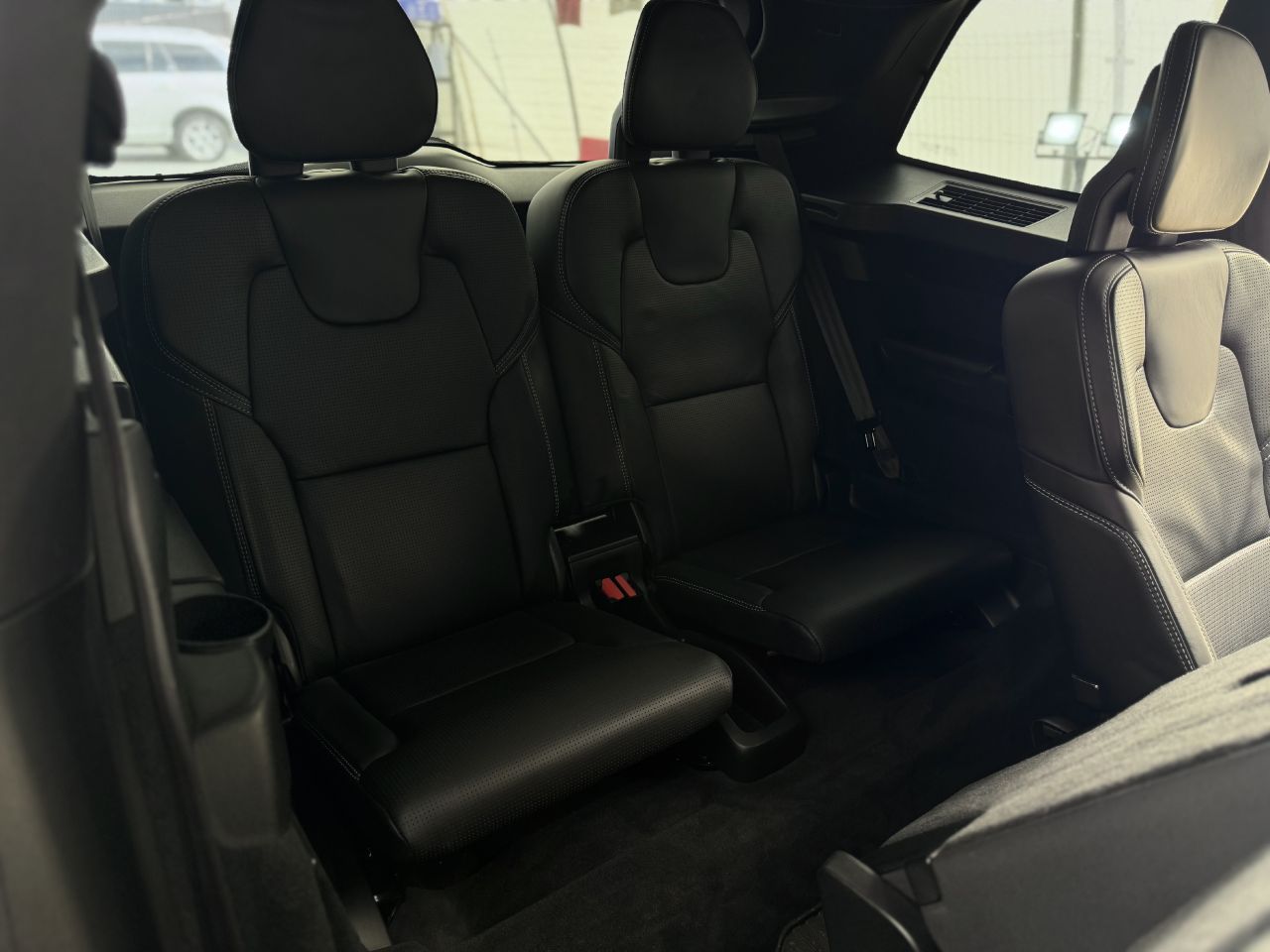 Volvo XC90 | 14