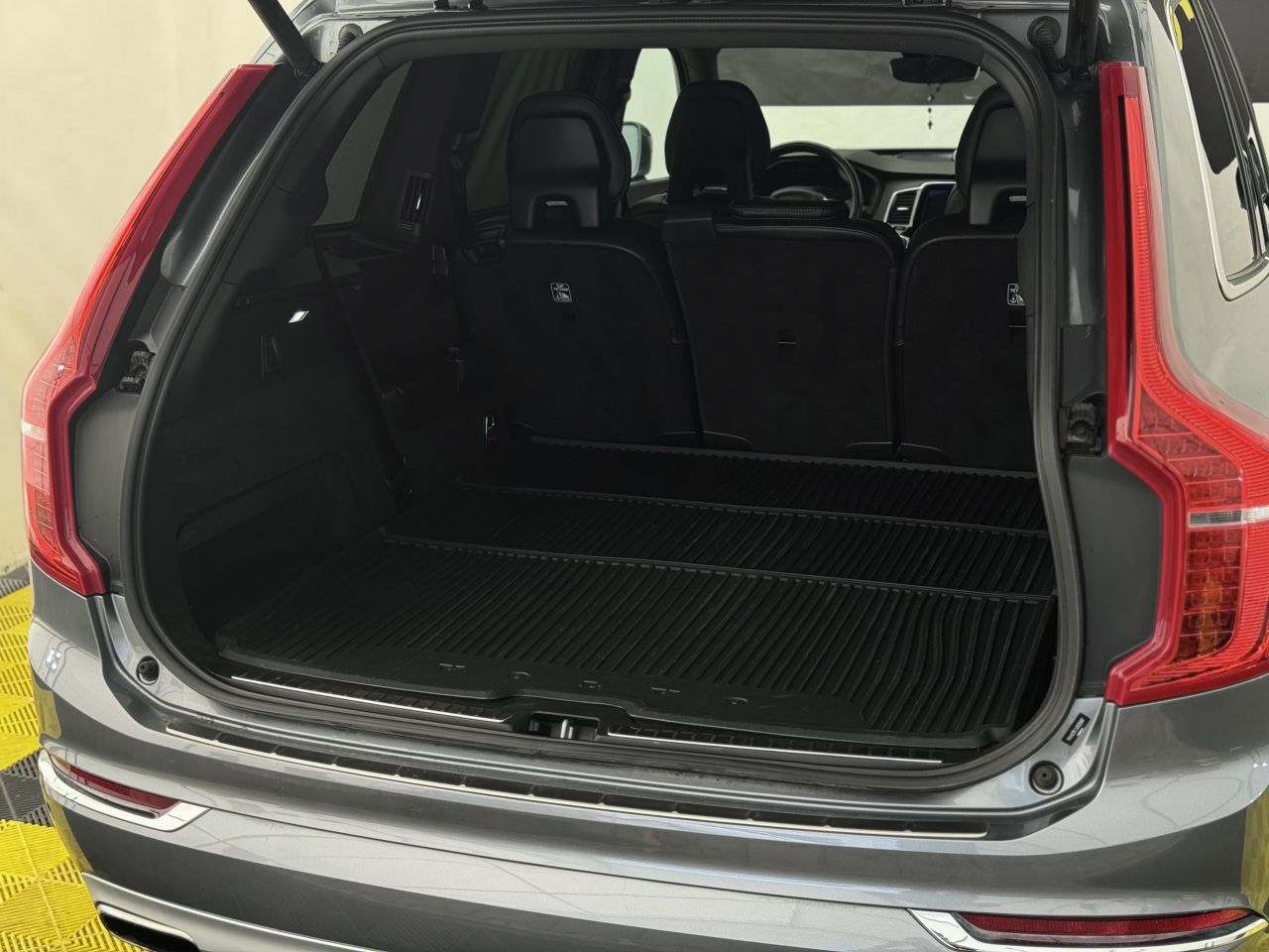 Volvo XC90 | 12