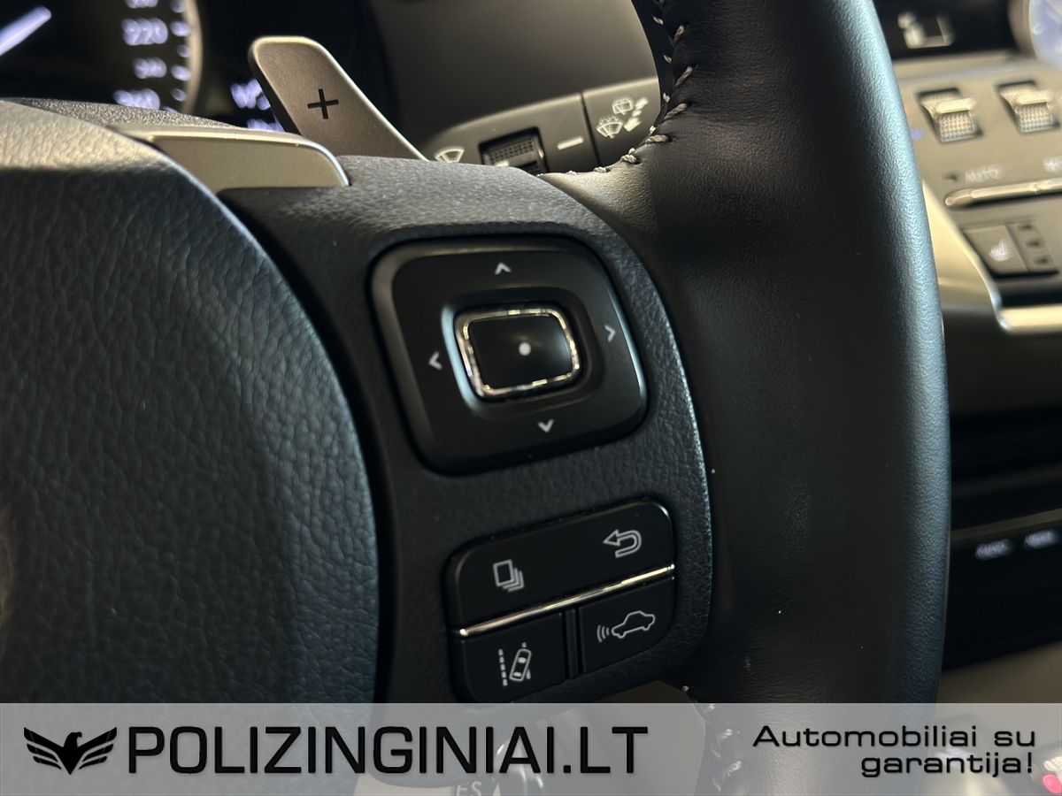 Lexus NX 300h | 23