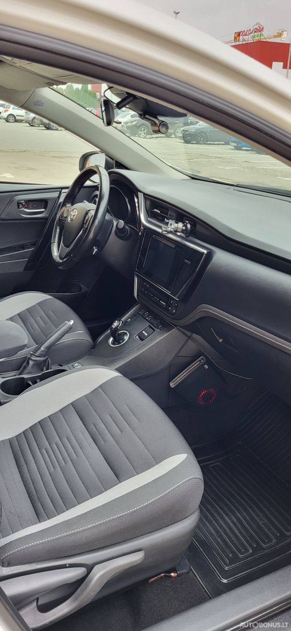 Toyota Auris | 14