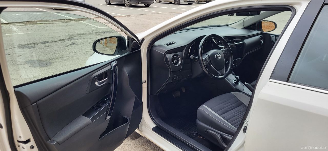 Toyota Auris | 15