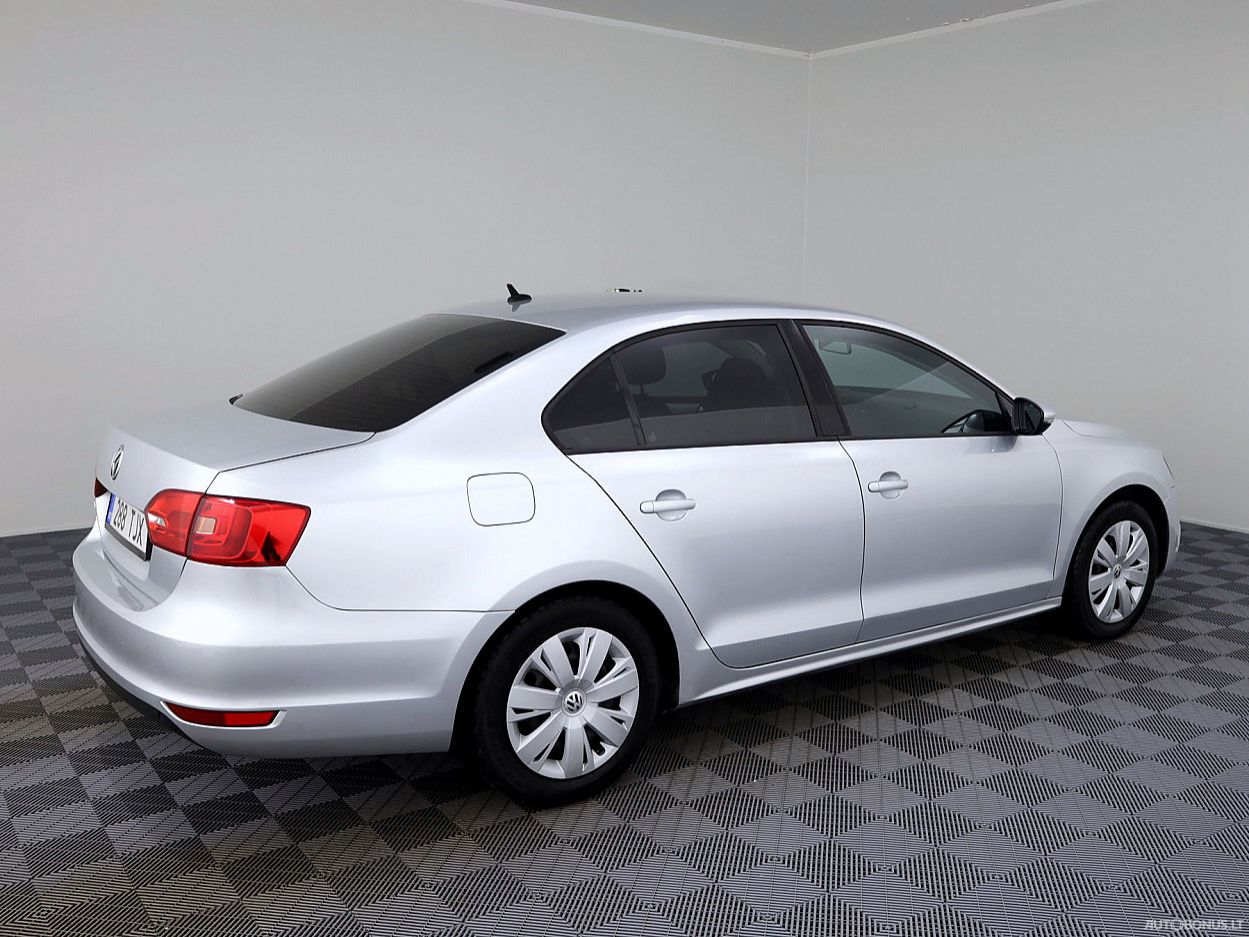Volkswagen Jetta | 2