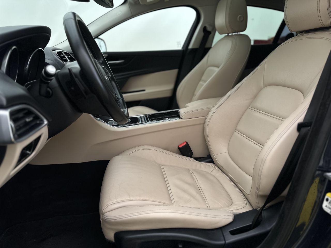Jaguar XE | 8