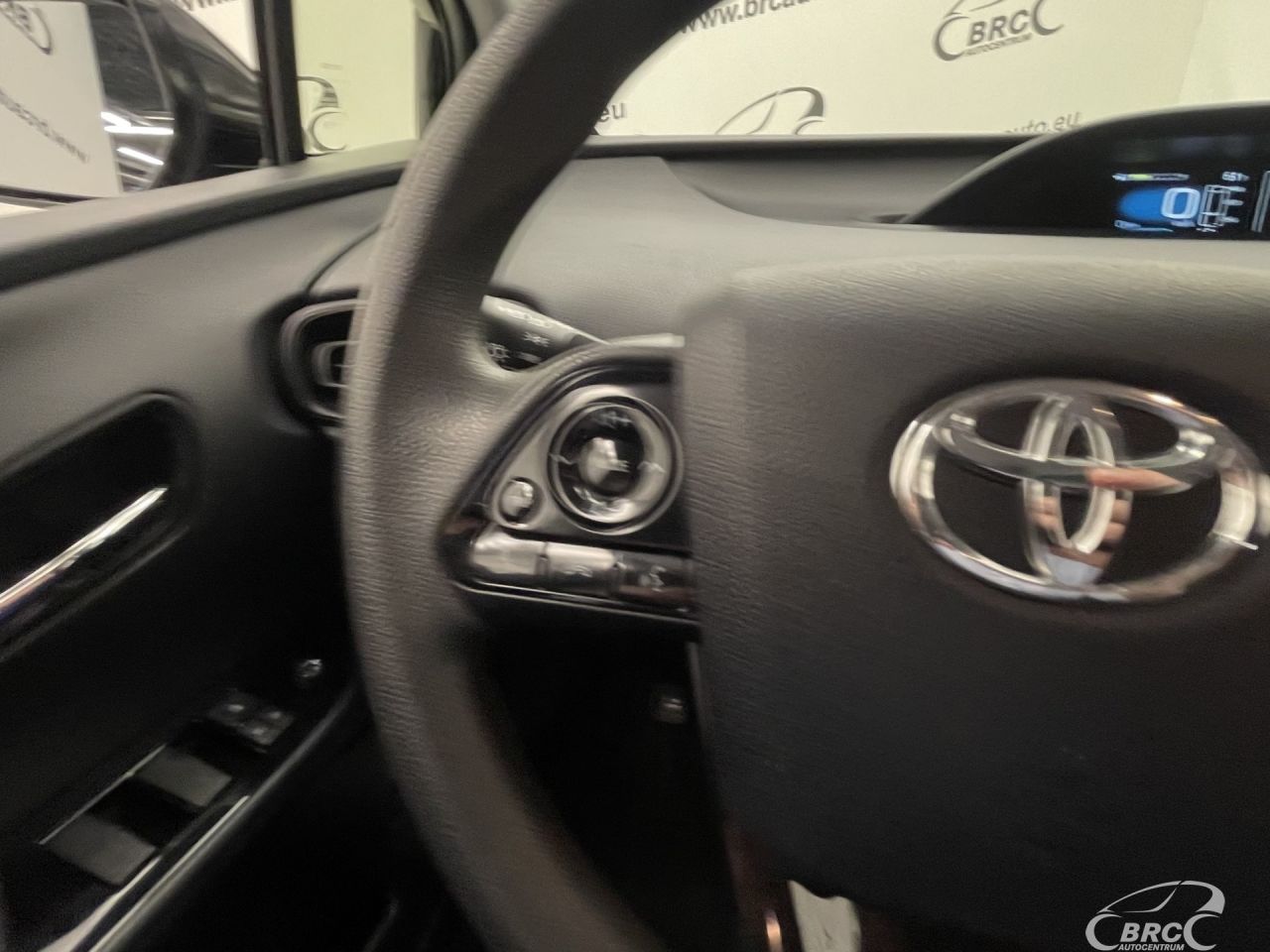 Toyota Prius | 28