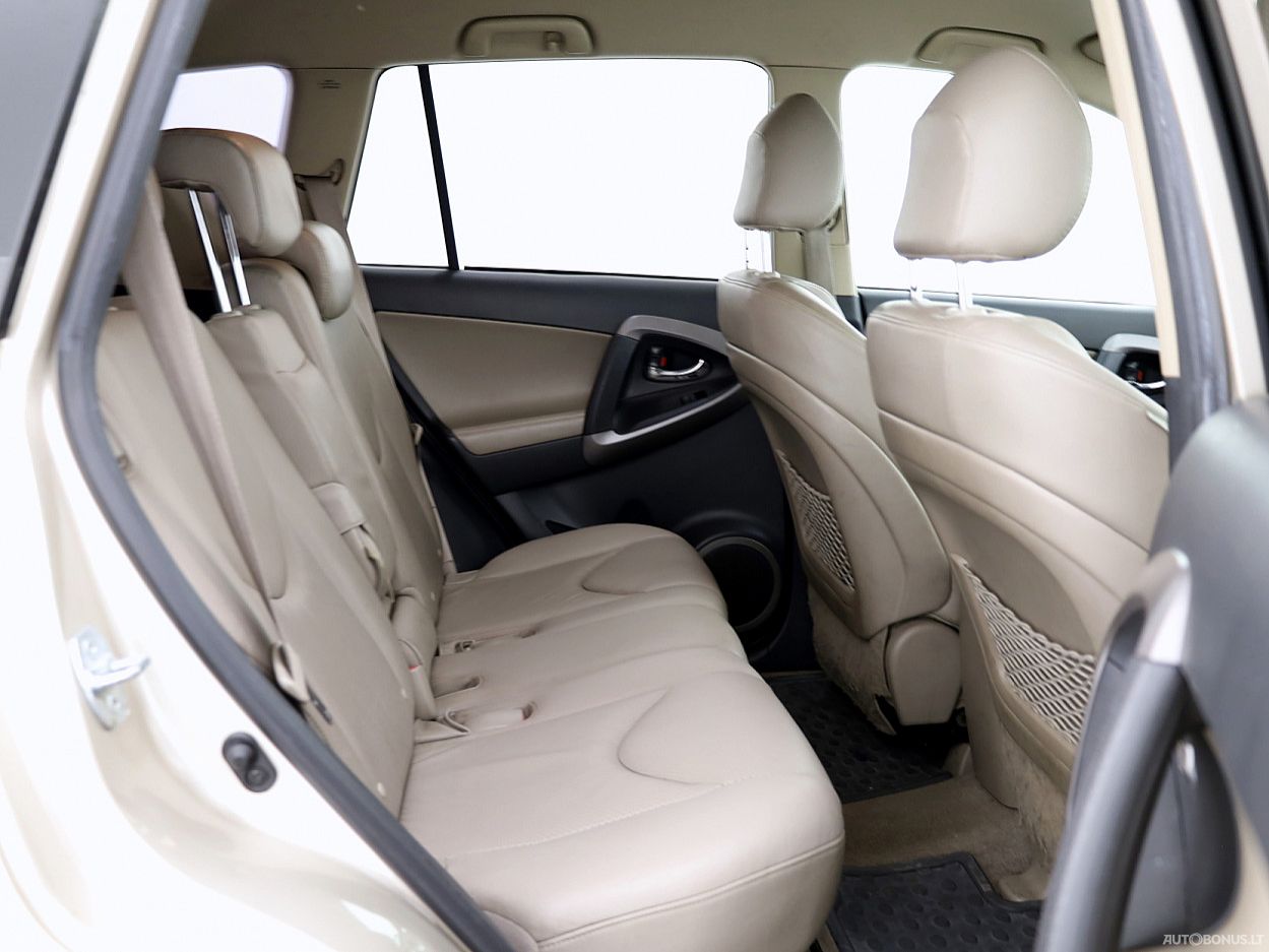 Toyota RAV4 | 6