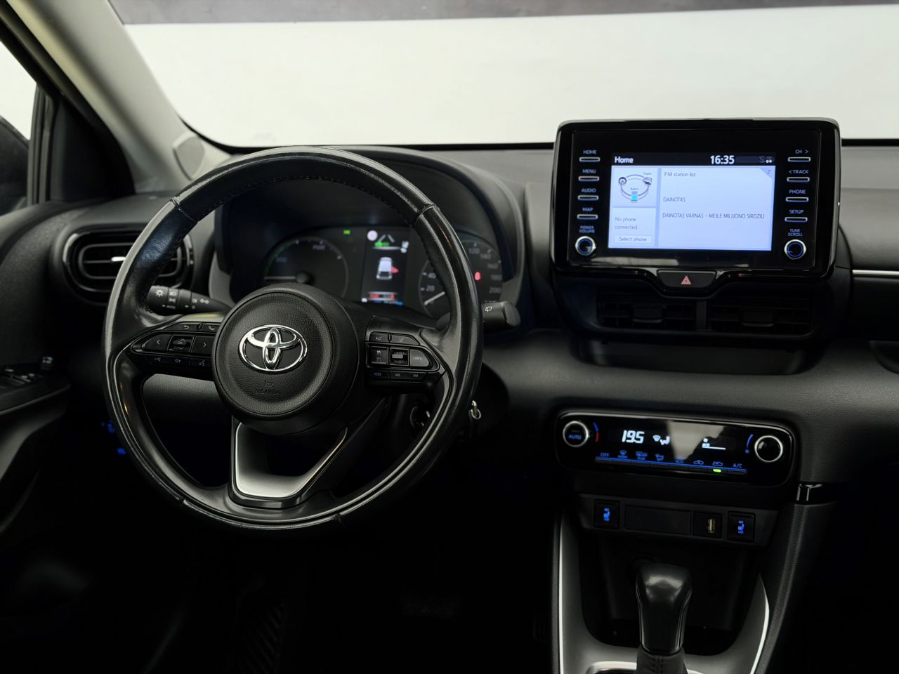 Toyota Yaris | 13