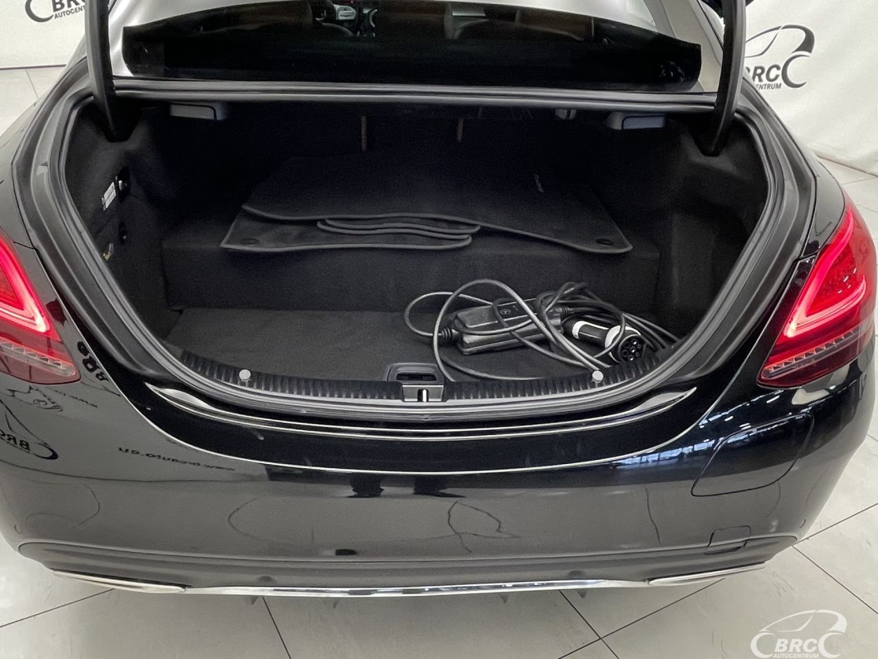 Mercedes-Benz C300 | 49