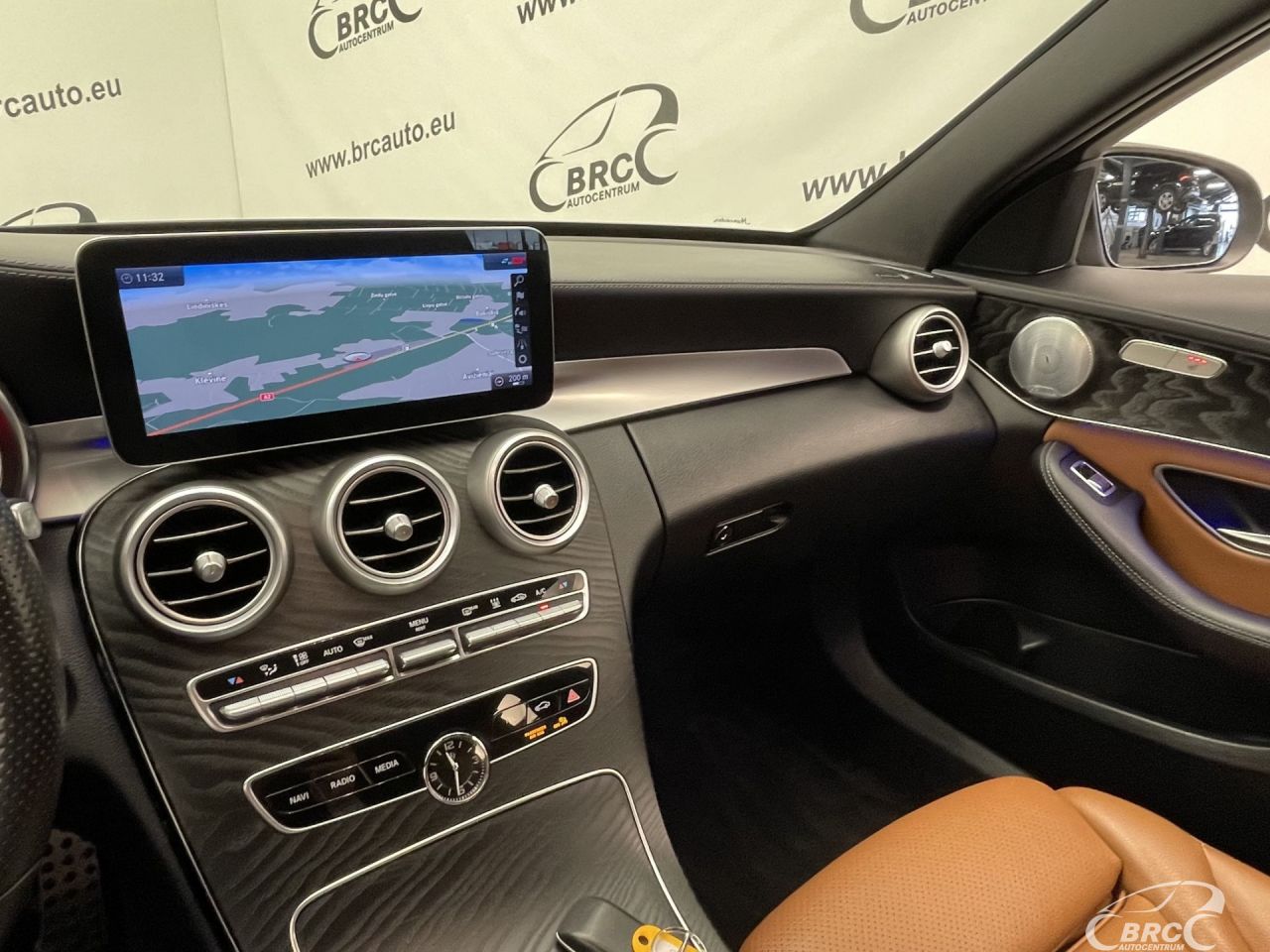 Mercedes-Benz C300 | 28