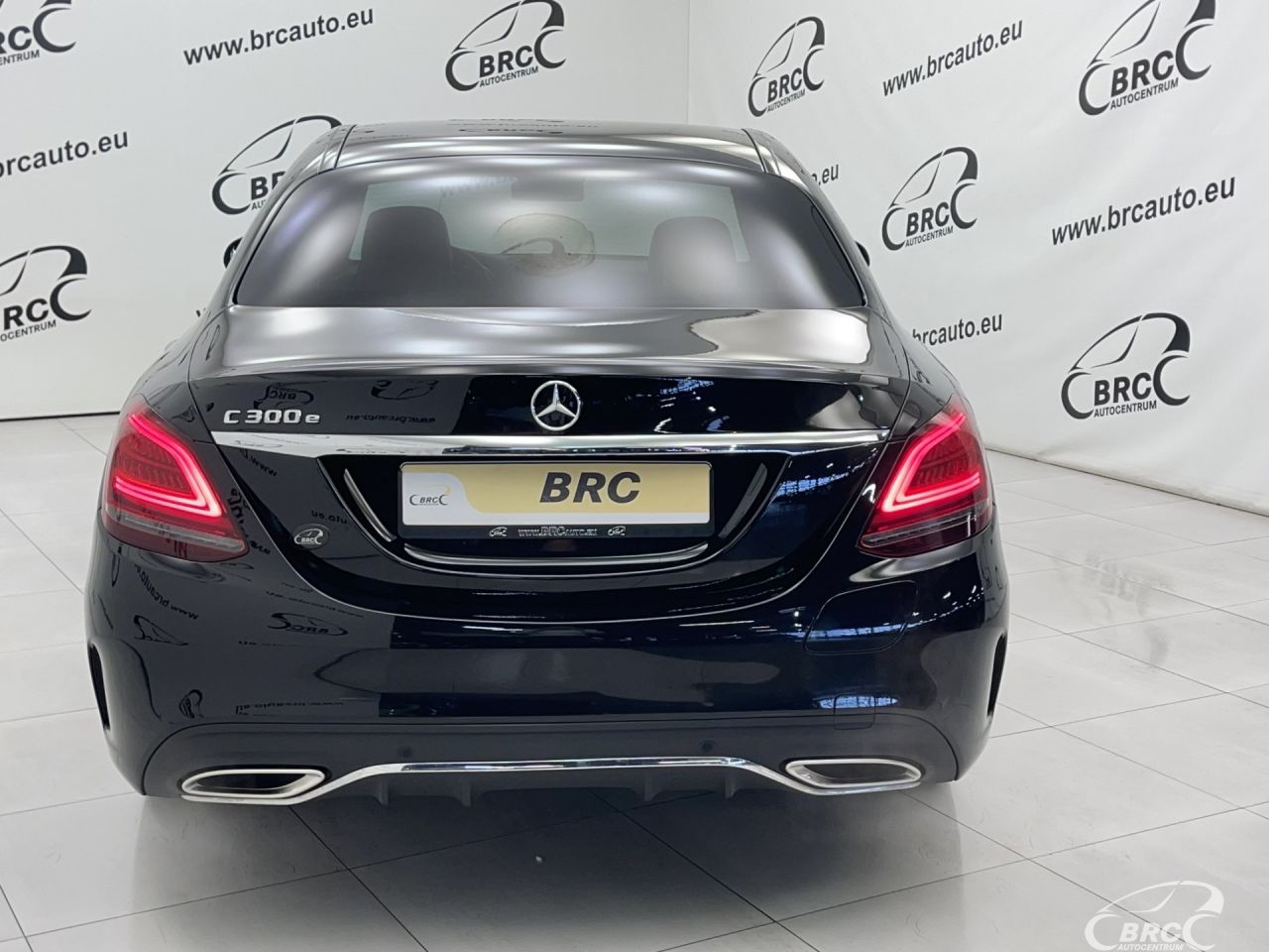 Mercedes-Benz C300 | 53