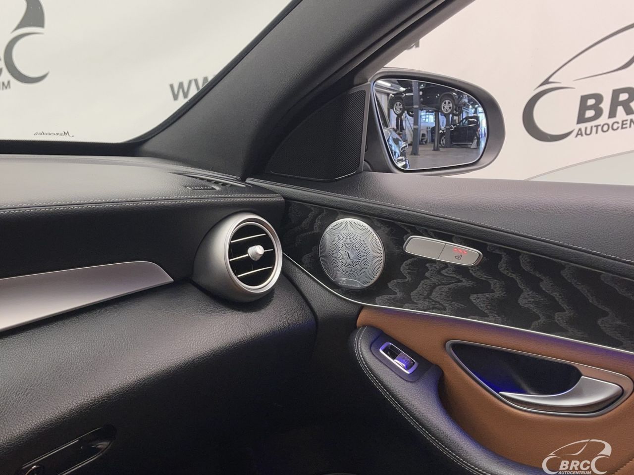 Mercedes-Benz C300 | 29