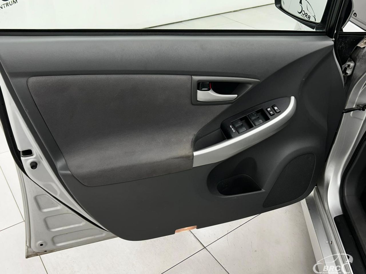 Toyota Prius | 9