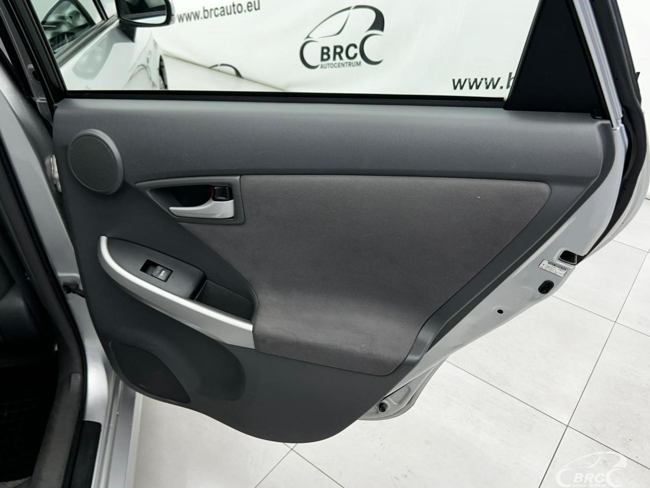 Toyota Prius | 10