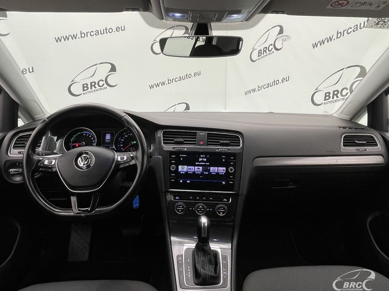 Volkswagen Golf | 4