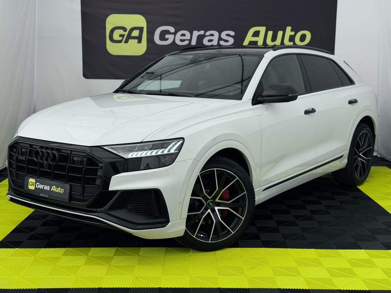 Audi Q8, cross-country