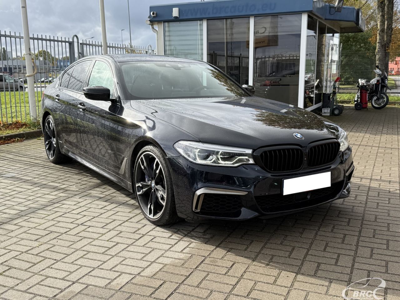 BMW M550 | 33