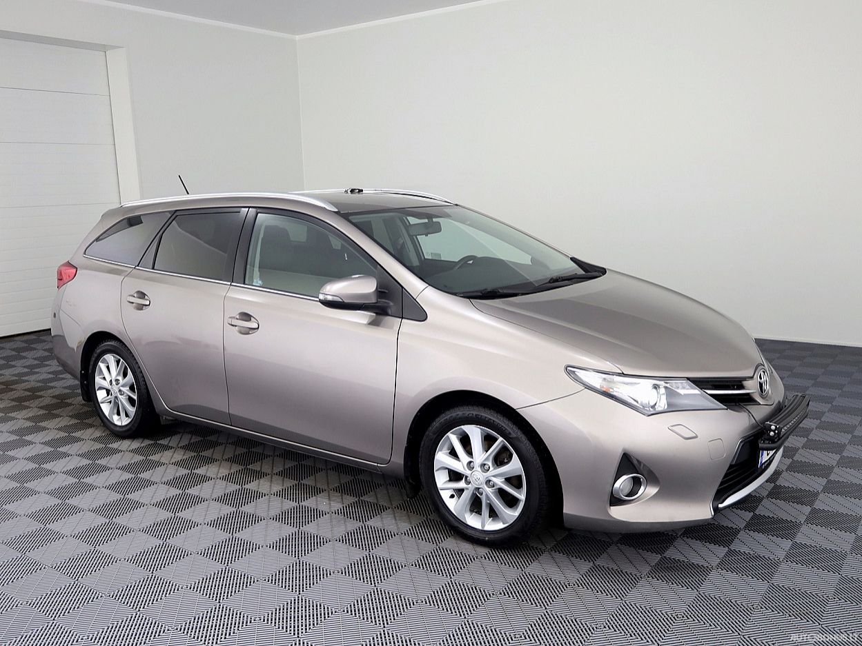 Toyota Auris, 1.6 l., universalas