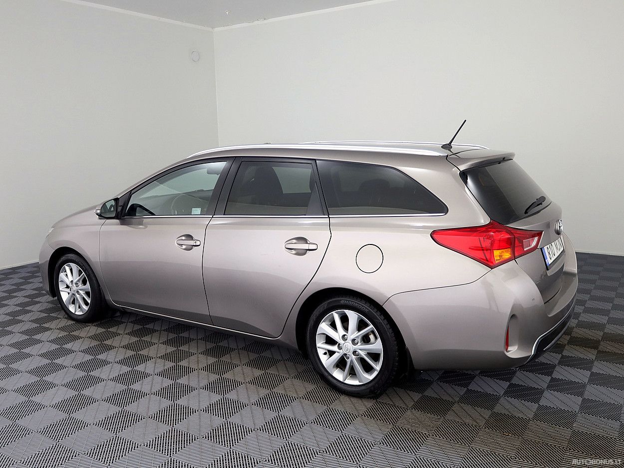 Toyota Auris | 3
