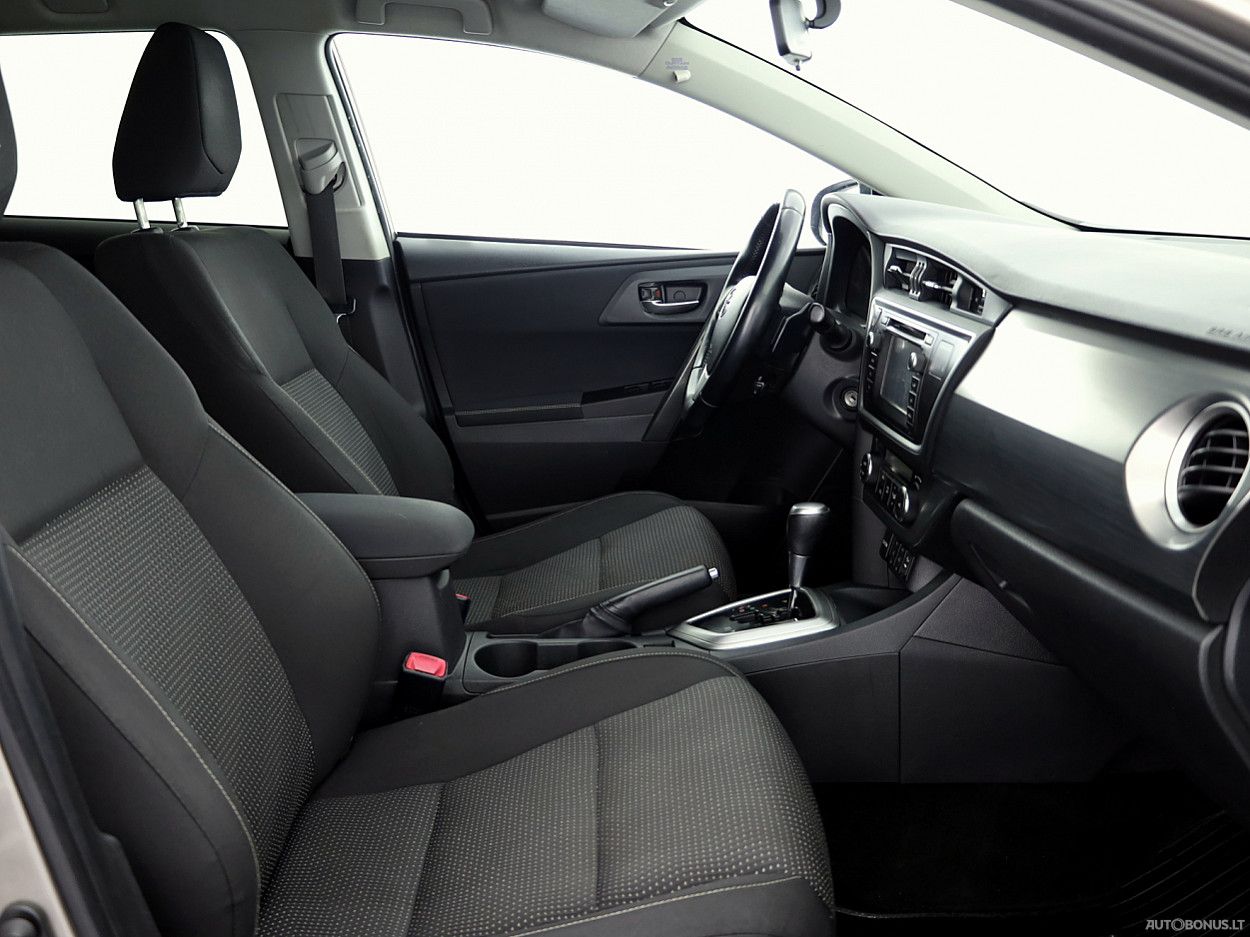 Toyota Auris | 5