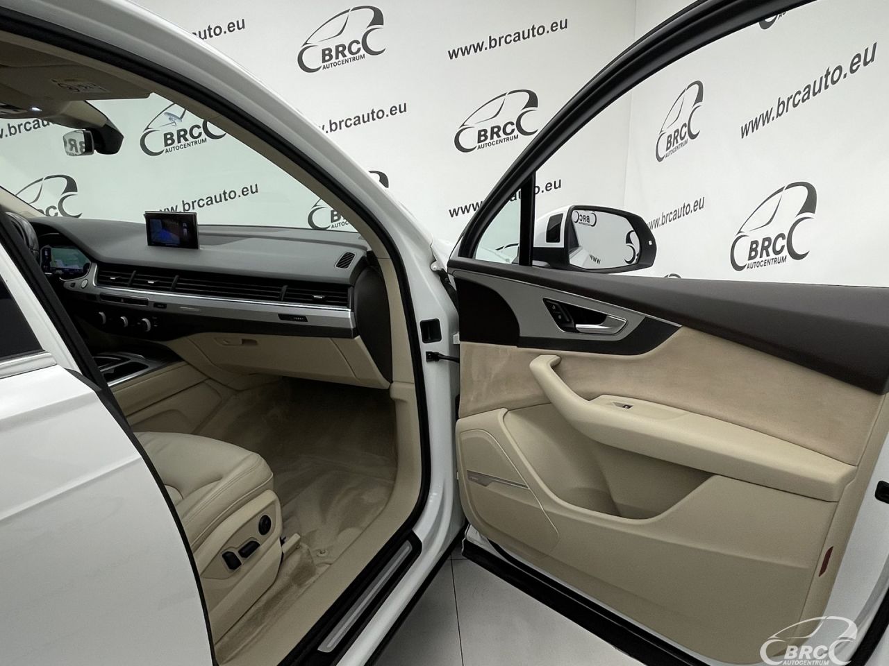 Audi Q7 | 7