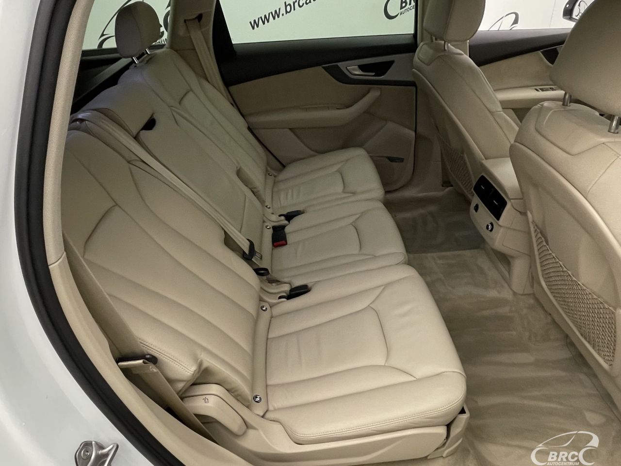 Audi Q7 | 10