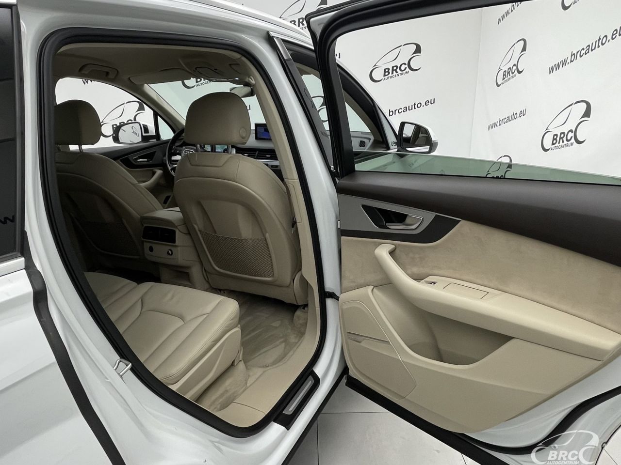 Audi Q7 | 12