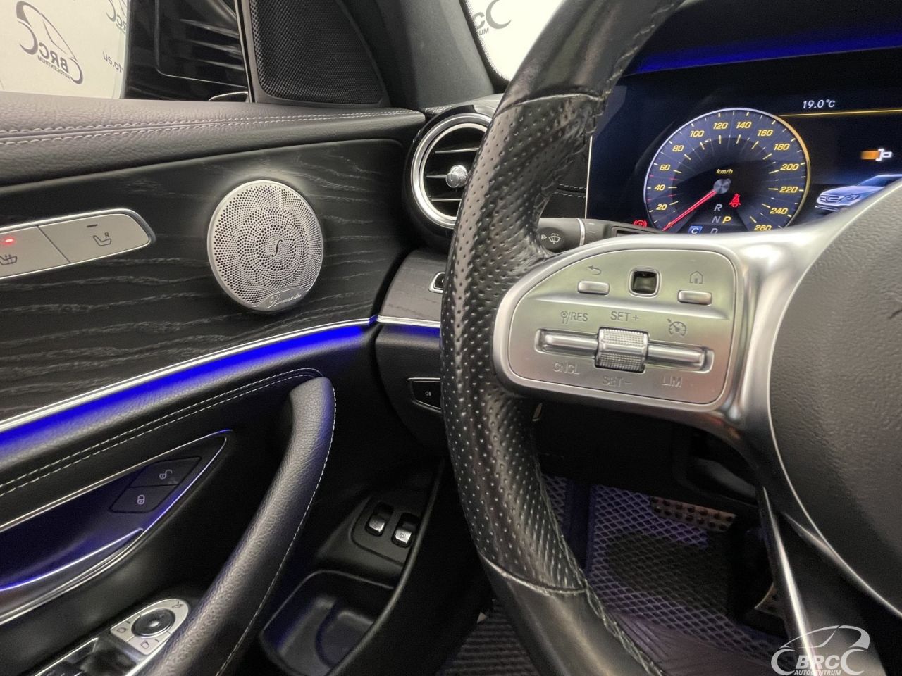 Mercedes-Benz E220 | 30