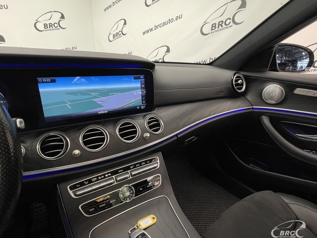 Mercedes-Benz E220 | 27