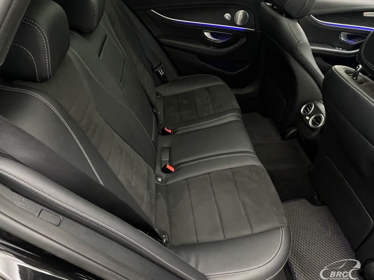 Mercedes-Benz E220 | 10