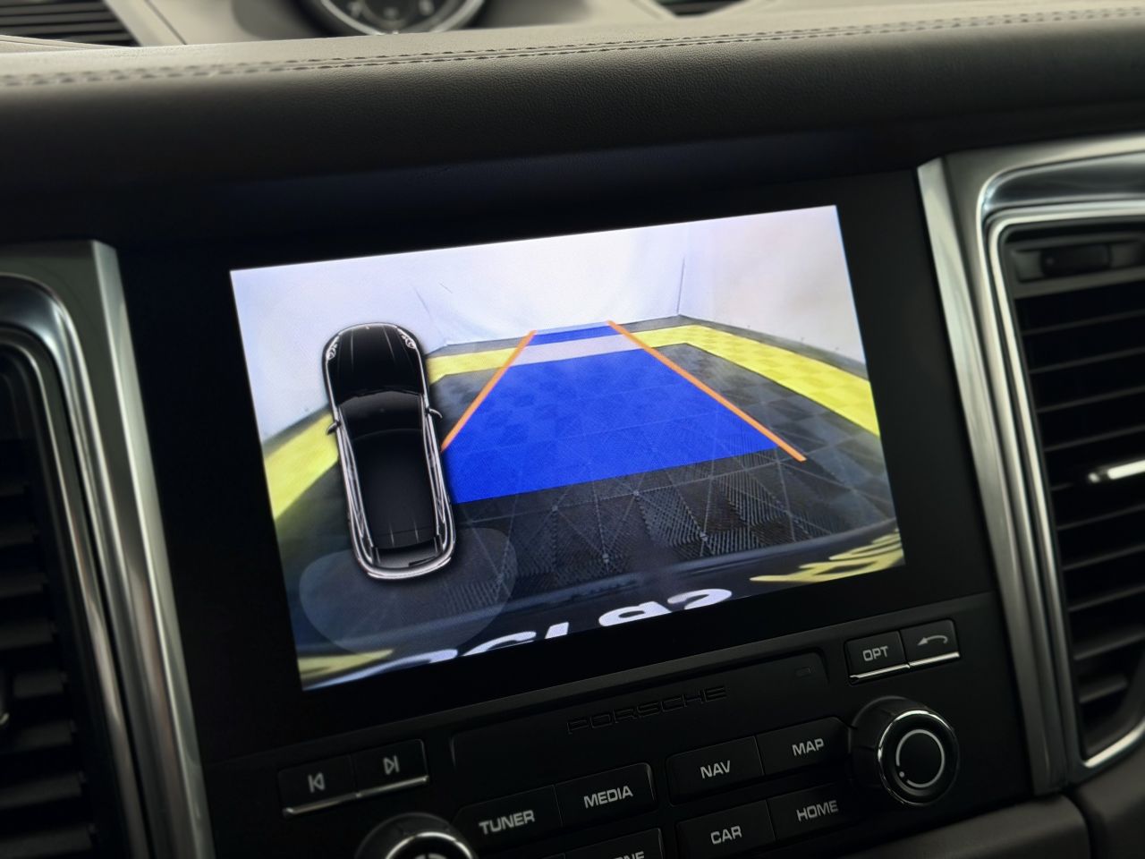 Porsche Macan | 26