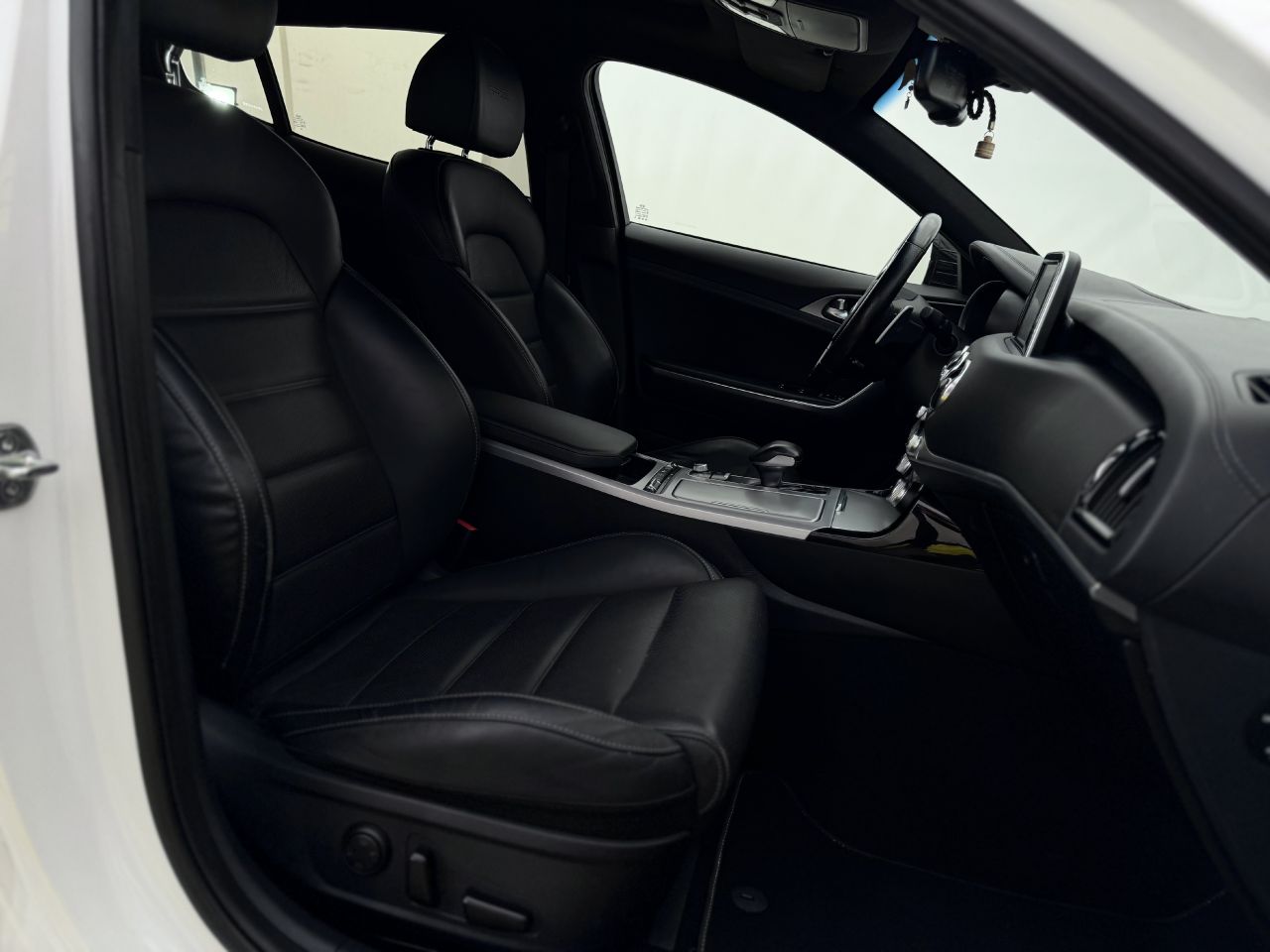 Kia Stinger | 12
