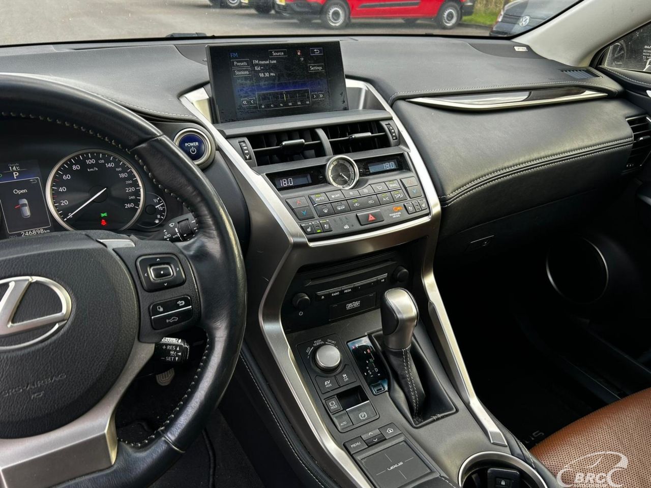 Lexus NX 300h | 23