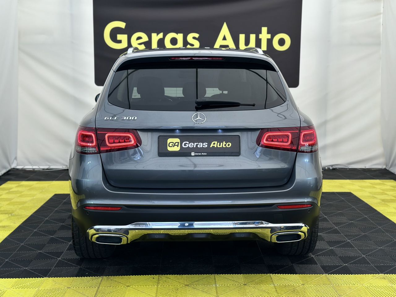 Mercedes-Benz GLC300 | 4