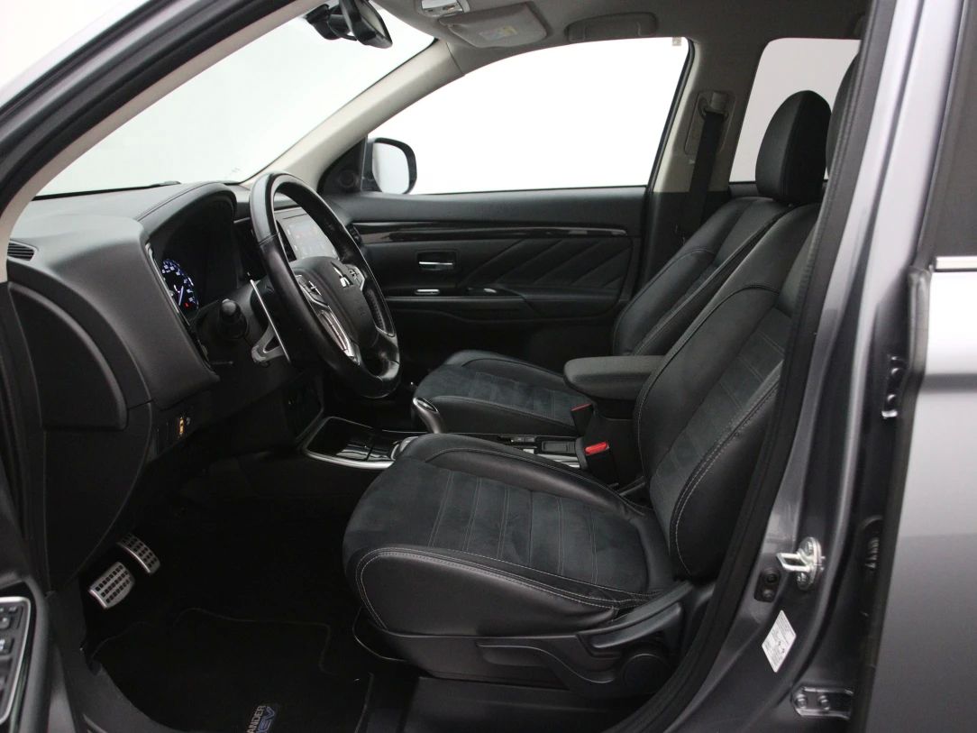 Mitsubishi Outlander | 3