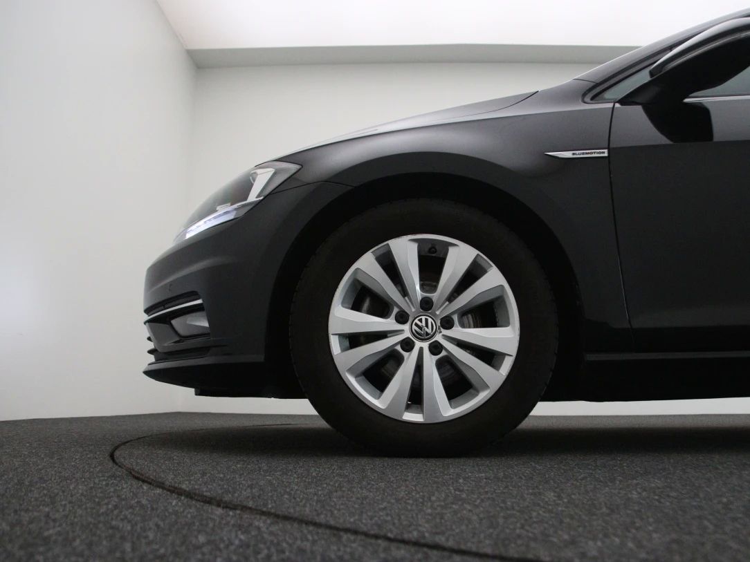 Volkswagen Golf | 24