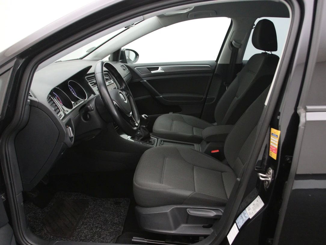 Volkswagen Golf | 3