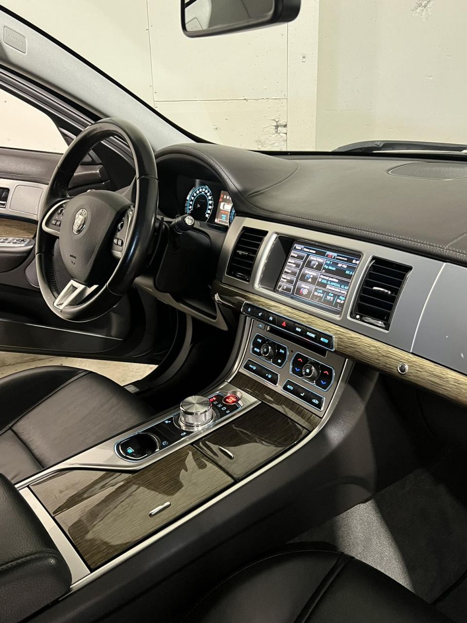 Jaguar XF | 6