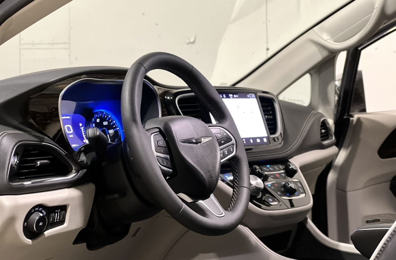 Chrysler Pacifica | 6