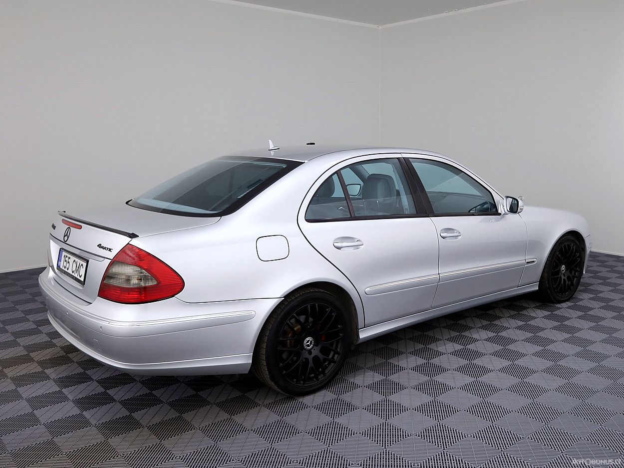 Mercedes-Benz E320 | 2