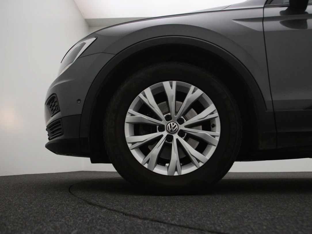 Volkswagen Tiguan | 24