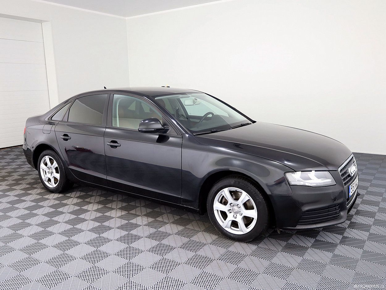 Audi A4, 2.0 l., Седан