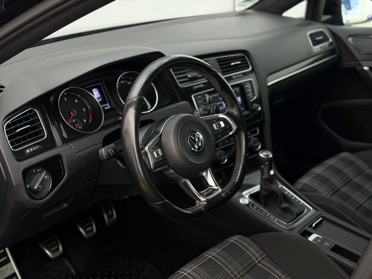 Volkswagen Golf | 8