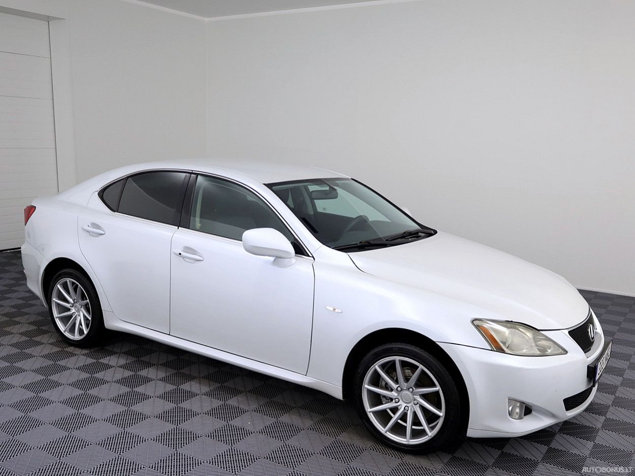 Lexus IS 220, 2.2 l., sedanas