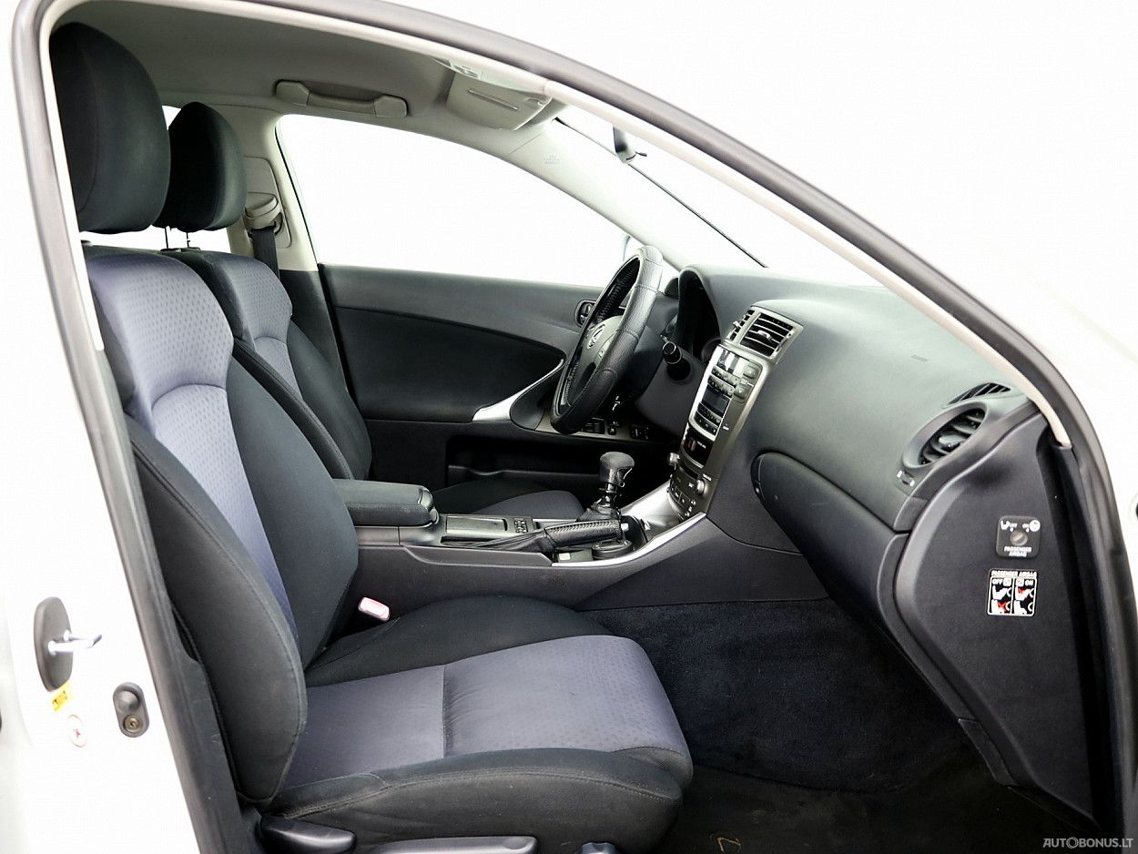 Lexus IS 220 | 5